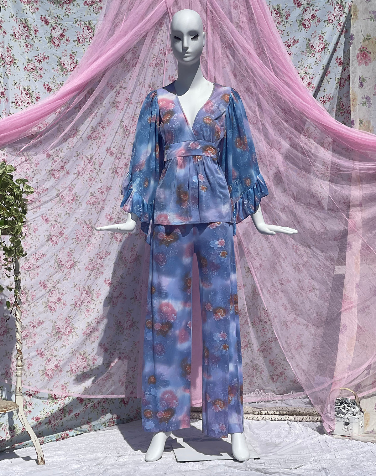 70s RARE Blue Floral Bell Sleeve Top and Matching Bottoms. Sleeves are wide and wonderful. Pants have an elasticised waist.