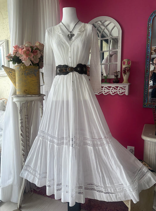1900s Antique White Edwardian Pin Tuck Lace Tea Wedding Dress