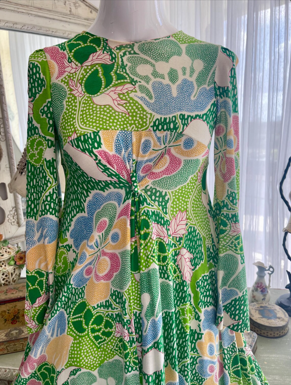 Vintage 70s Diane Von Furstenberg Maxi Dress: Floral Mod Print WhatWouldSusieWear Vintage 70s Diane Von Furstenberg Maxi Dress: Floral Mod Print WhatWouldSusieWear