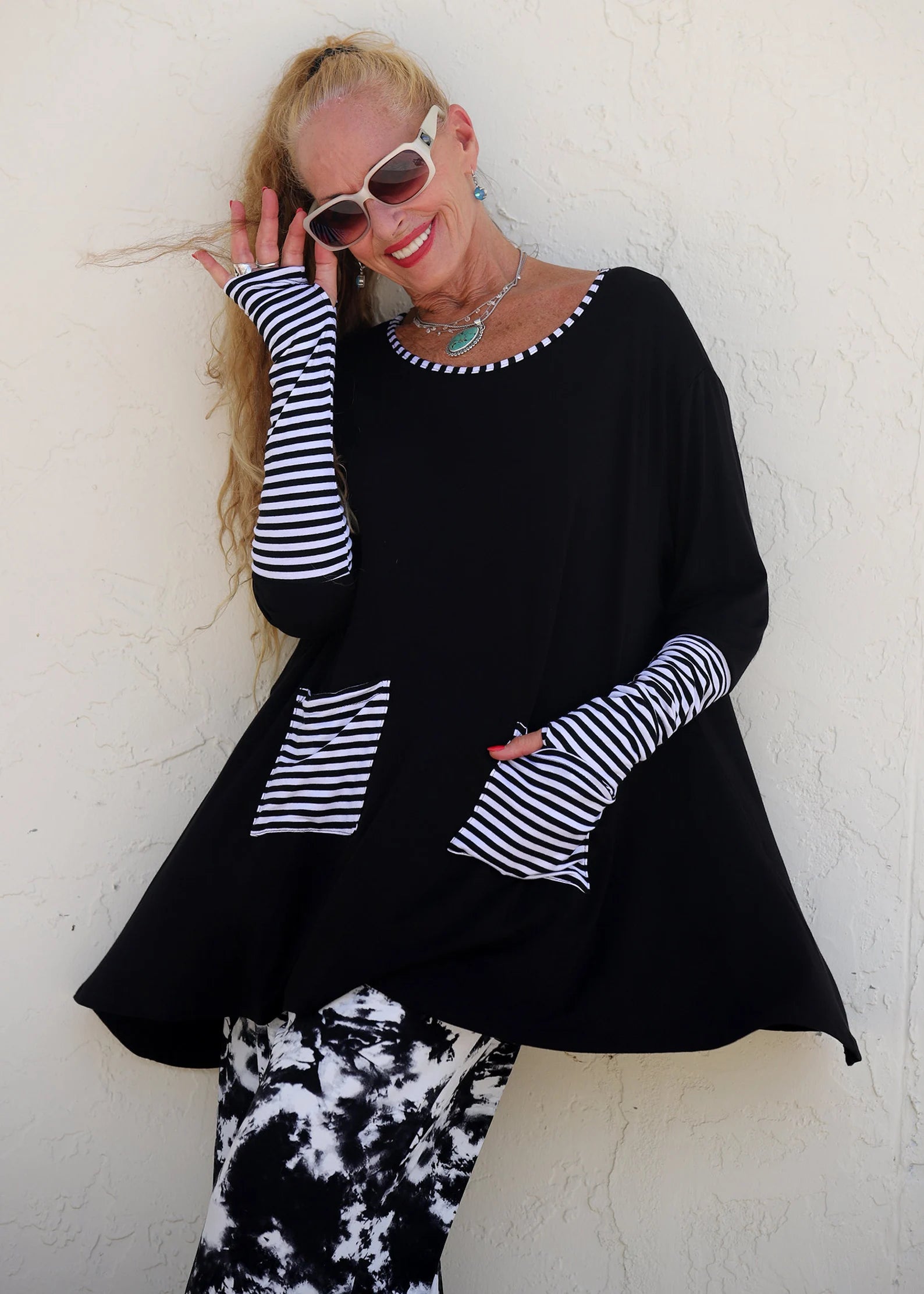 Black and White STRIPIE Top